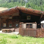 Huettenzeit Almhuette Зельден