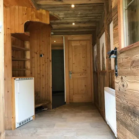 Huettenzeit Almhuette Dom wakacyjny